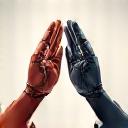 Manos de robots y humanos chocando los cinco, colaborando